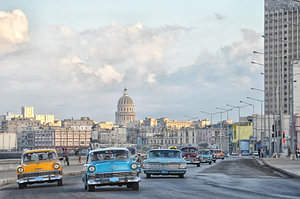 Oldtimers op de boulevard van Havana,Cuba.