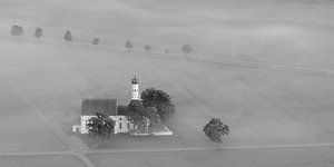 Zwischen Nebel und Erwachen: Die Wallfahrtskirche St. Coloman
