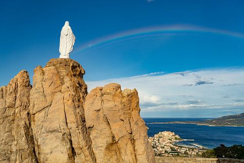 Madonna met regenboog van Peter Schickert