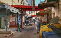 Kleurrijke Straat in Marokko van Maarten Leeuwis thumbnail
