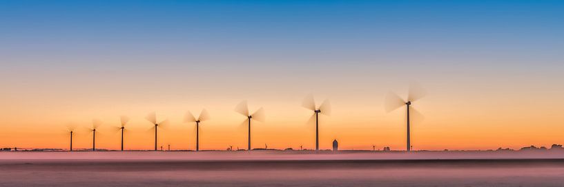 windturbines, windmolenpark in de polder. van eric van der eijk