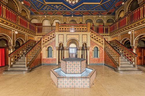 Een bekend zwembad met prachtige architectuur