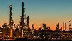 Industrie in Pernis bei Sonnenuntergang