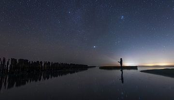 Een Sterrenhemel aan de Friese Waddenkust: Het Mysterie van de Nacht van Hevonax Photography