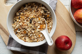 Bewusster Genuss: hausgemachtes Müsli für das Frühstück von Angelika Heine