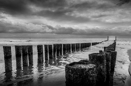 Brise-lames sur la plage de Zoutelande