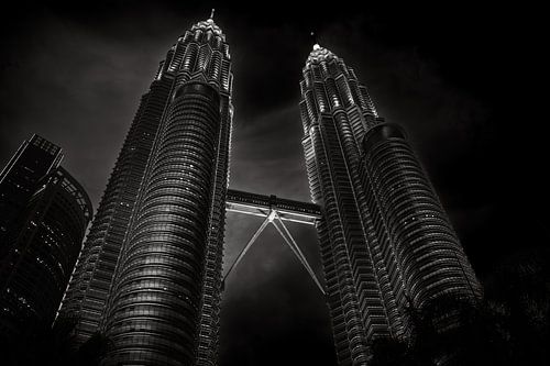 Petronas Twin Towers in contrast