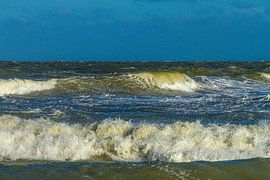Dance of foam and water. by Lucas De Beleyr