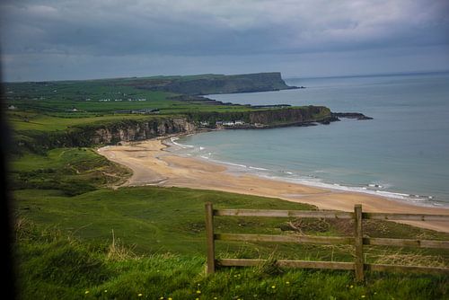 Wooden gateway to the sea