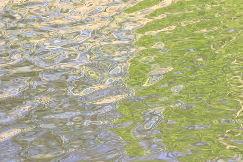 Waterreflecties 1 van Gert van Lagen