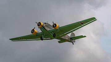 Oude tijden herleven: Junkers 52 in Luftwaffe kleuren. van Jaap van den Berg