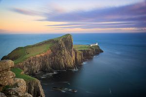 Leuchtturm auf Skye während des Sonnenuntergangs