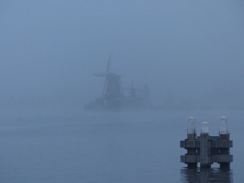 Mill in the fog at the Zaanse Schans by Bettie Steutel
