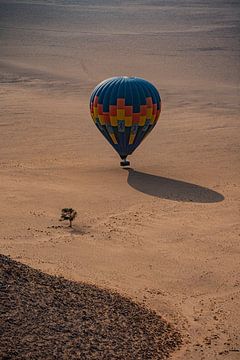 Vol en montgolfière au-dessus du désert du Namib en Namibie, Afrique sur Patrick Groß