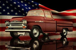 Chevrolet Apache mit amerikanischer Flagge von Jan Keteleer