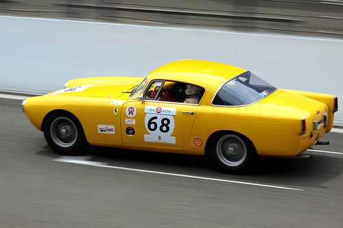 Voiture de course rétro