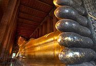 Liggende Boeddha in Bangkok. van Luuk van der Lee thumbnail