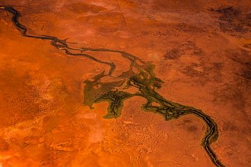 Slingerende natte Rivier in Vurig Aardekleed veranderd in droge rivier van Joyce van Dijk Fotografie