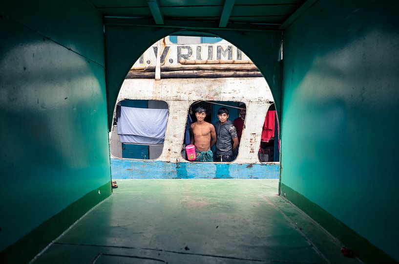 Doorkijk in oud schip par Steven World Traveller