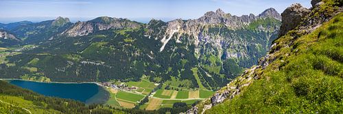 Bergpanorama van de Krinnenspitze tot de Haldensee en de bergen van Tannheim