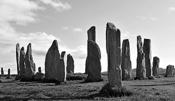 Die Calanais Standing Stones sind eine Sammlung stehender Steine in der Nähe des Dorfes Calanais an der Westküste der Isle of Lewis, einer der Äußeren Hebriden Schottlands.