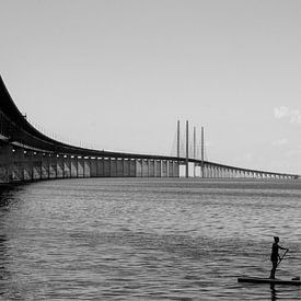 SUP'er à Øresundsbridge, Suède sur Willem van den Berge