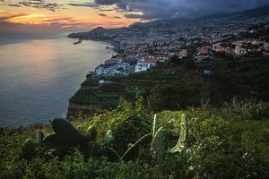 Madeira Funchal bij zonsondergang van Jean Claude Castor