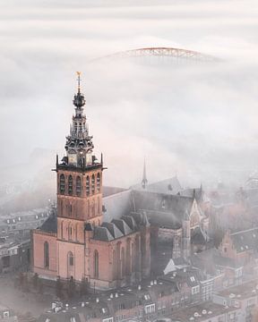 Nijmeegse iconen in de mist van Karsten Russ