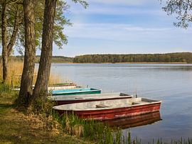 Boote in einem See in der Uckermark