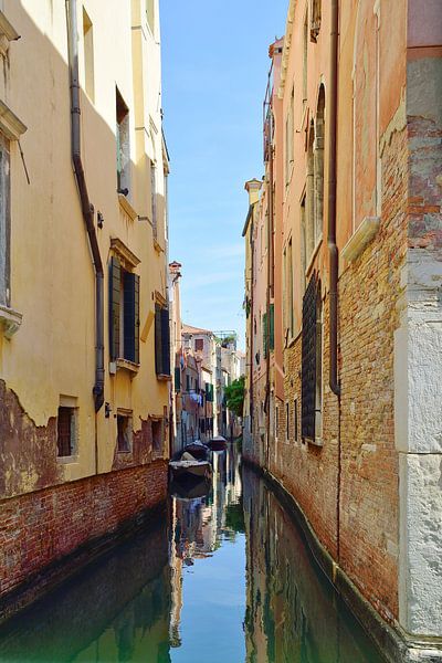 Some canals are really narrow by Frank's Awesome Travels