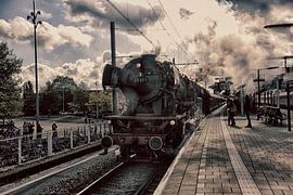 Dampfzug durch Hilversum von Eduard metz