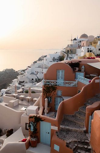 Oranje gebouw en zonsondergang | reisfotografie print | Oia Santorini Griekenland