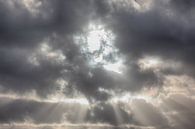 Sonnenharfen am dunkelgrauen Himmel von Ronald Smits Miniaturansicht