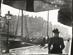 Porträt einer Frau beim Spaziergang an der Prinsengracht, George Hendrik Breitner