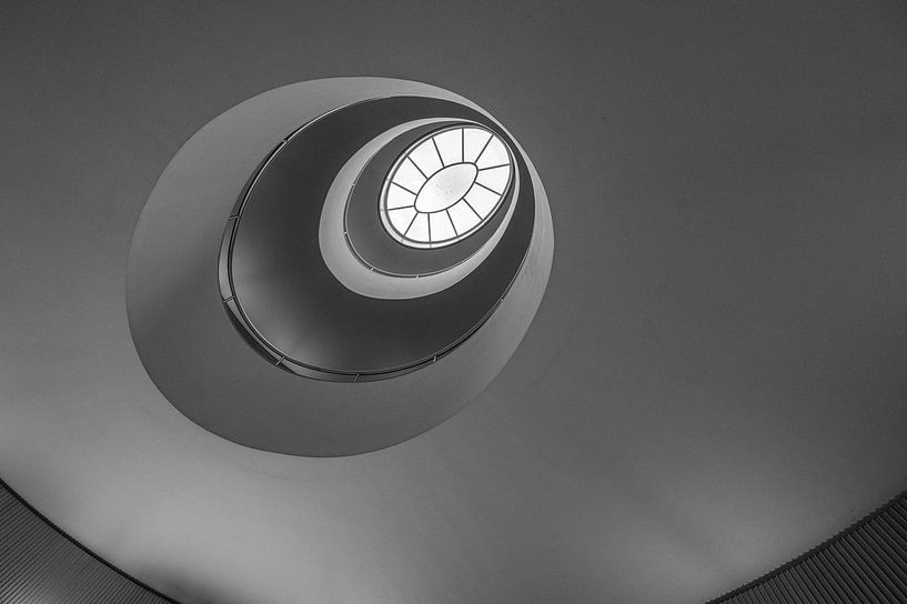 Architectural elegance - perspectives in the stairwell by Karsten Rahn