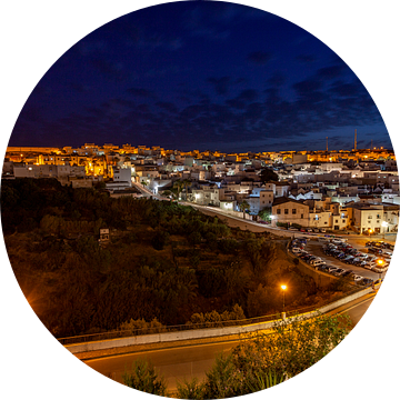 Vejer de la Frontera by night van Paul Vergeer