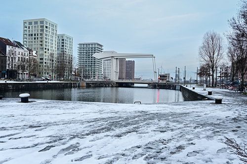 Winterse Londenbrug op Het Eilandje