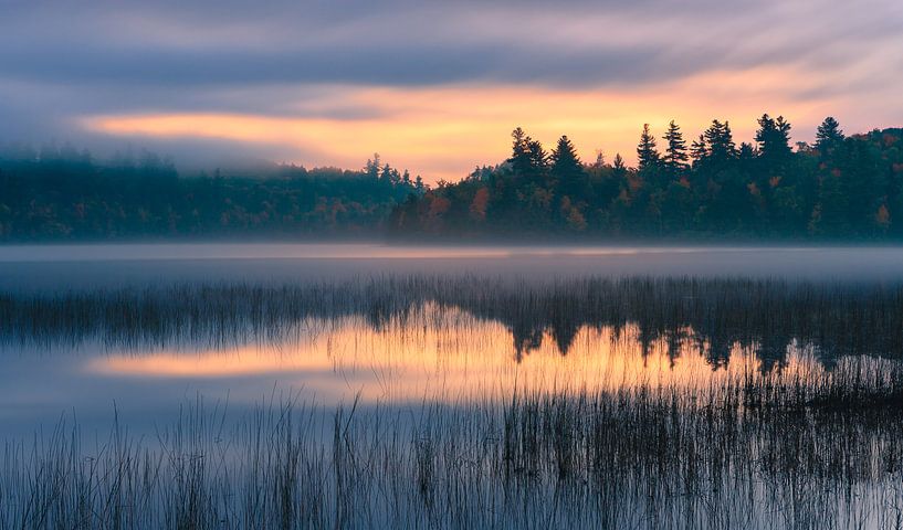 Herbst am Connery Pond im Adirondack's State Park. von Henk Meijer Photography