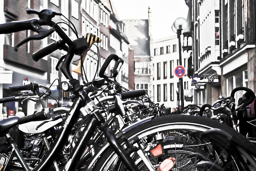 Parked bicycles by Norbert Sülzner