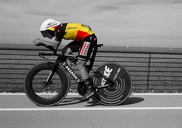 Remco national colours on time trial bike art by FreddyFinn