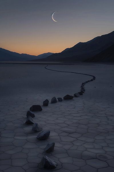 Nachts unter Mondstrahlen von fernlichtsicht
