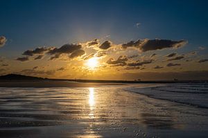 Zons ondergang gouden uur aan de noordzee van Tiny Jegerings