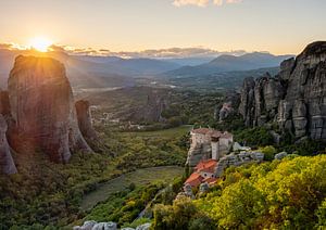 Panoramic landscape shot of a monastery in Meteora during sunset | Travel Photography Greece by Teun Janssen