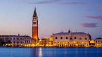 Venetië - Campanile di San Marco - Palazzo Ducale van Teun Ruijters thumbnail