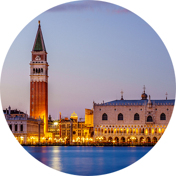 Venetië - Campanile di San Marco - Palazzo Ducale van Teun Ruijters