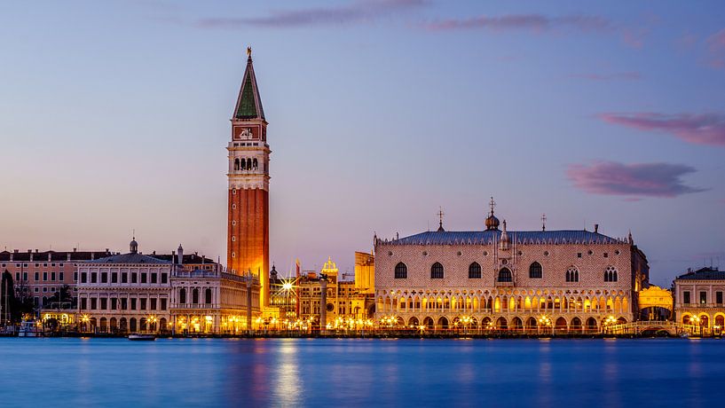 Venetië - Campanile di San Marco - Palazzo Ducale van Teun Ruijters