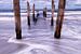 Poteaux en bois sur la plage sur Ralf Lehmann
