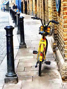 Gelbes Moped an der Shad Thames