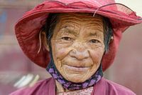 Oude vrouw in Shorda, Nancheng distrikt. 