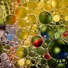 Yellowgreen bubbles van Milou Oomens